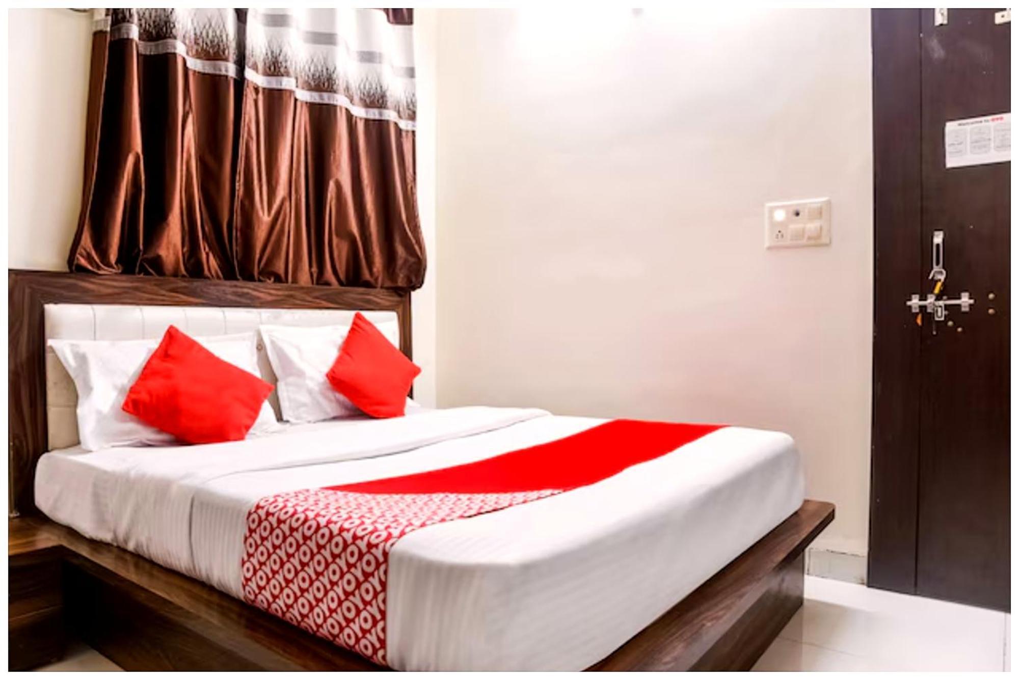 The ! Ashray Near Swargadwar Golden - Lift - Restaurant And Parking Available - Fully Air Conditioning - Hotel Puri