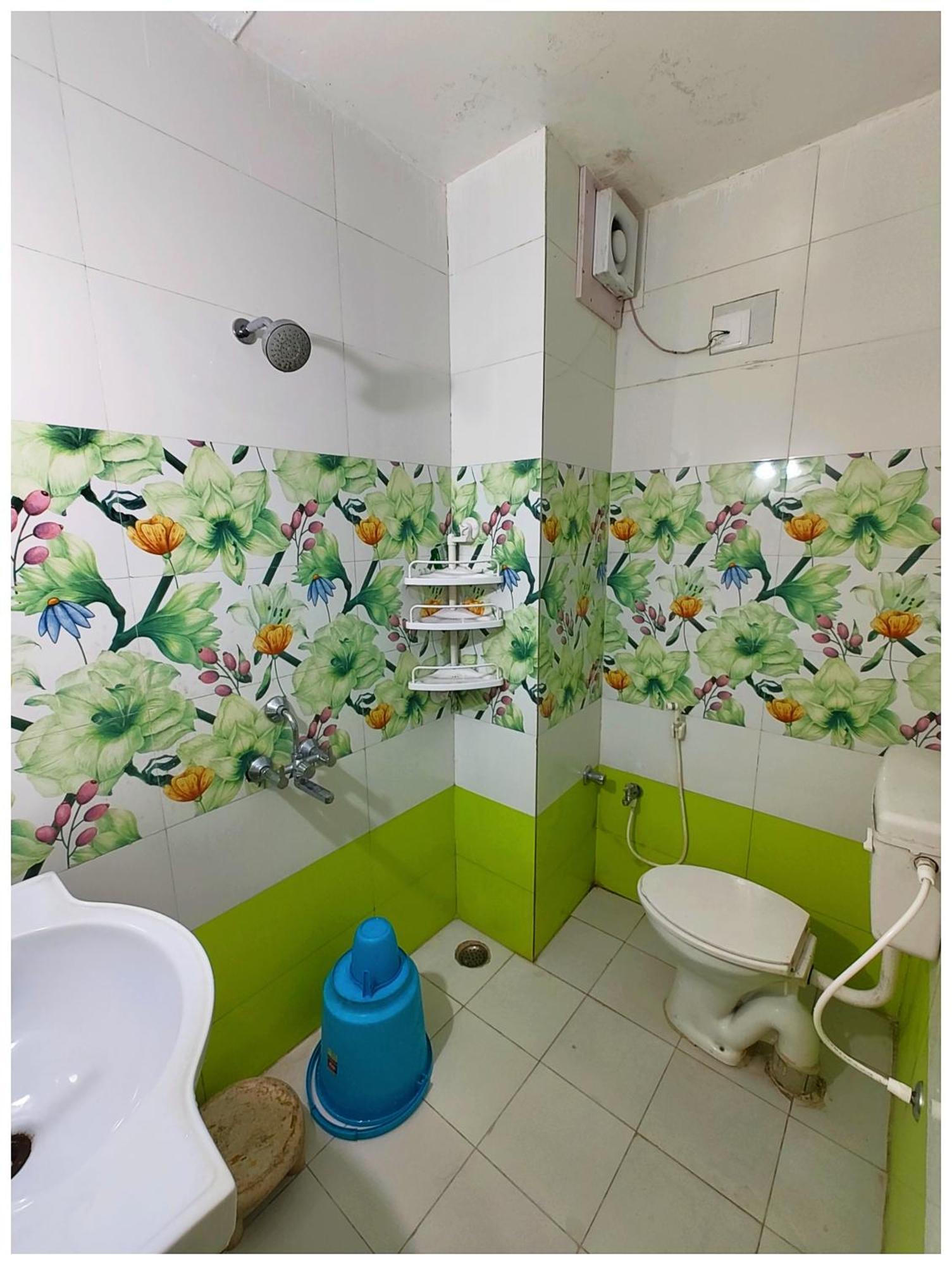 The ! Ashray Near Swargadwar Golden - Lift - Restaurant And Parking Available - Fully Air Conditioning - 3*