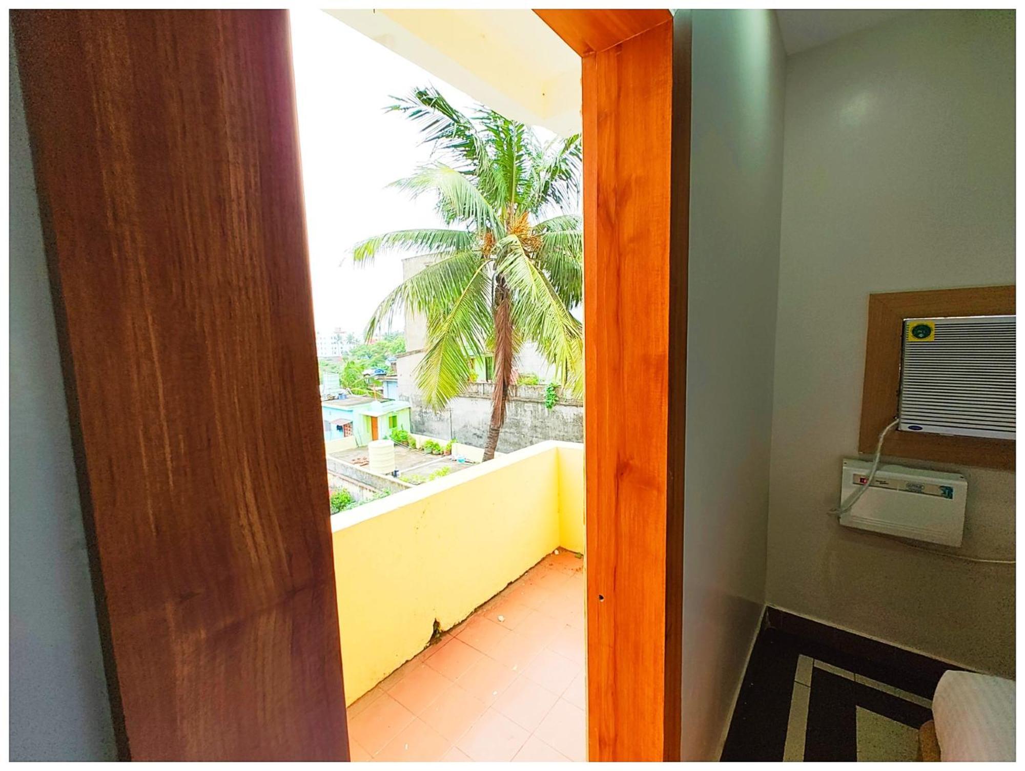 The ! Ashray Near Swargadwar Golden - Lift - Restaurant And Parking Available - Fully Air Conditioning - Puri
