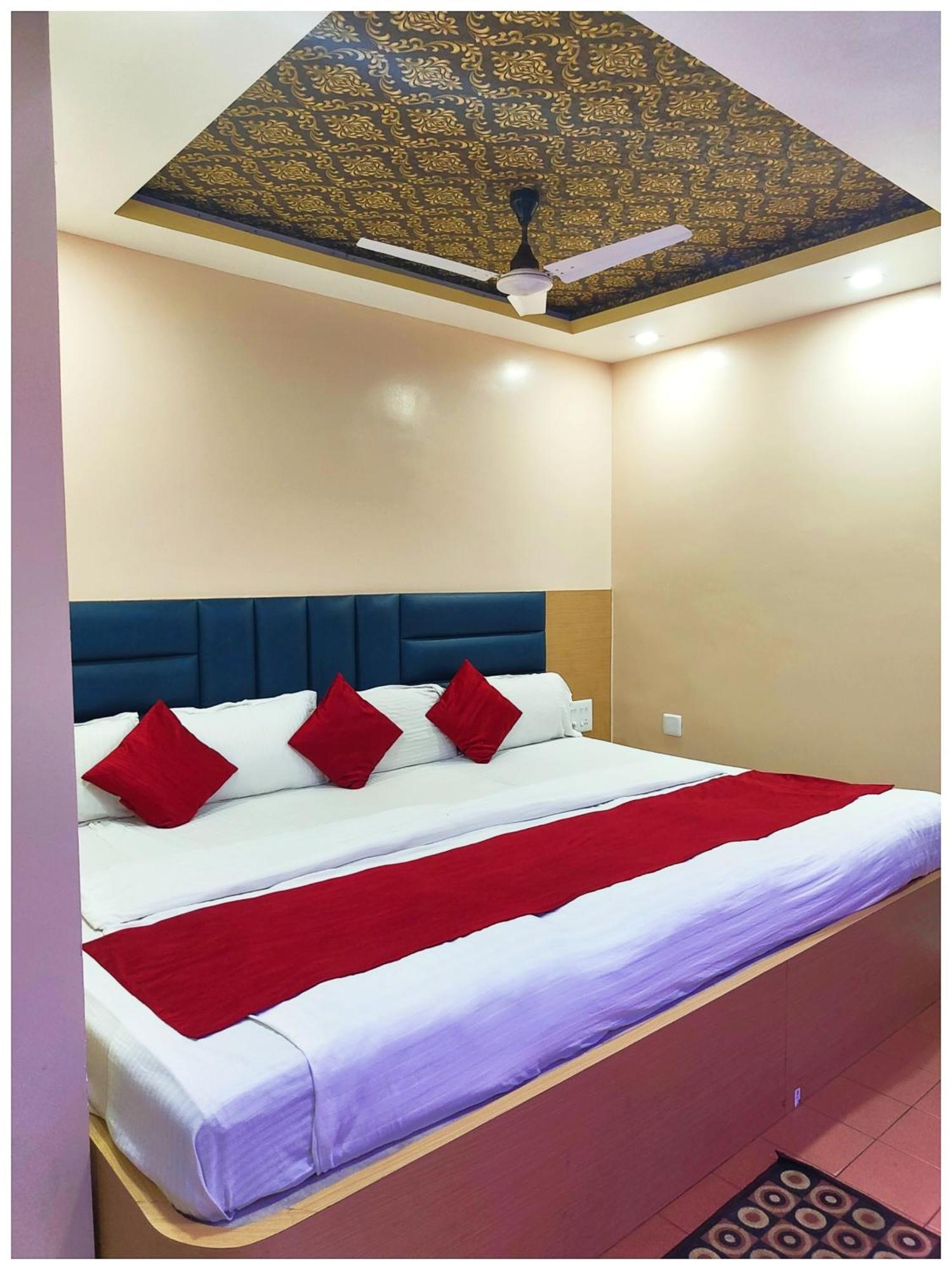 Hotel The ! Ashray Near Swargadwar Golden - Lift - Restaurant And Parking Available - Fully Air Conditioning -