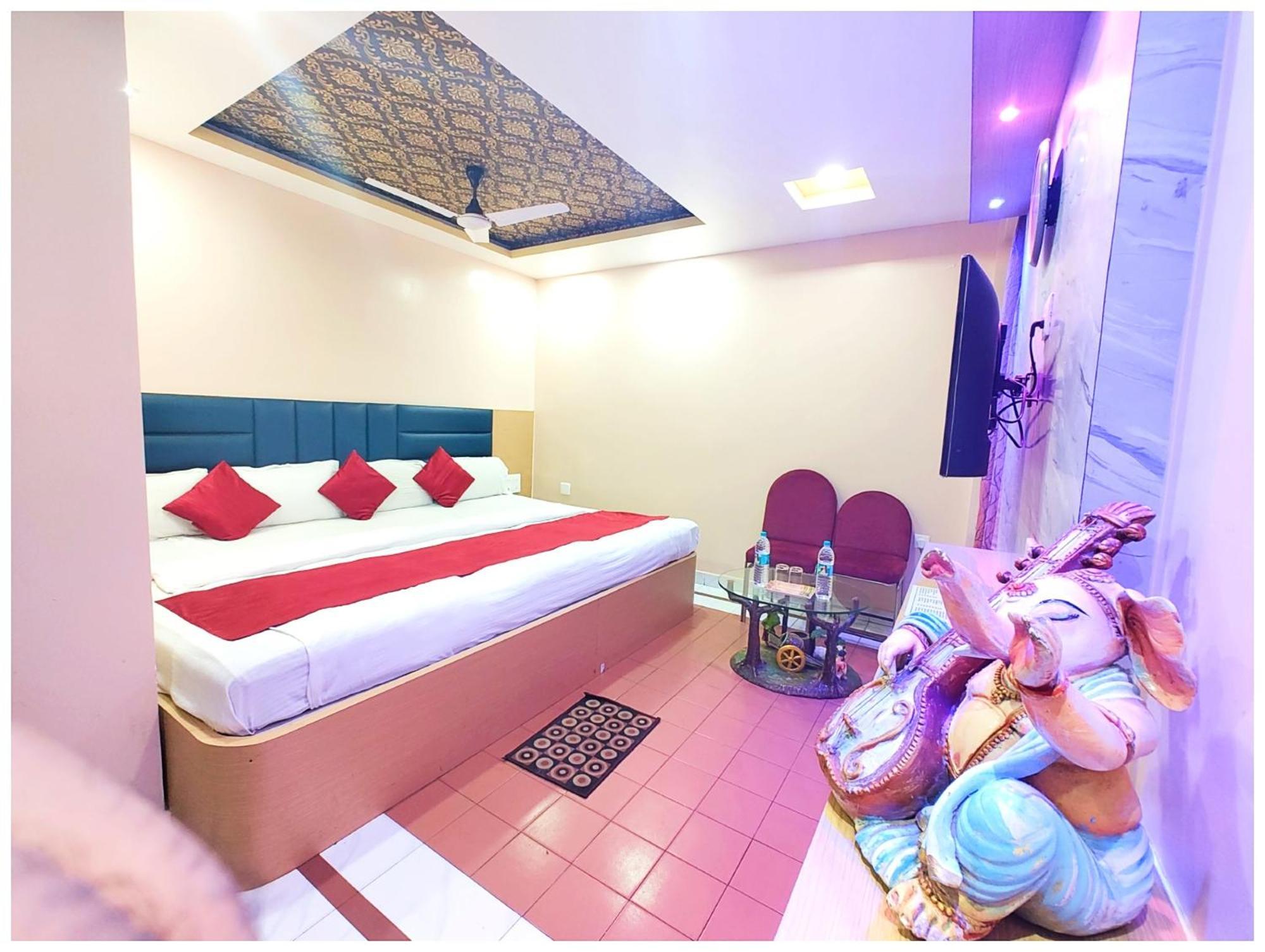 The ! Ashray Near Swargadwar Golden - Lift - Restaurant And Parking Available - Fully Air Conditioning - 3* Puri
