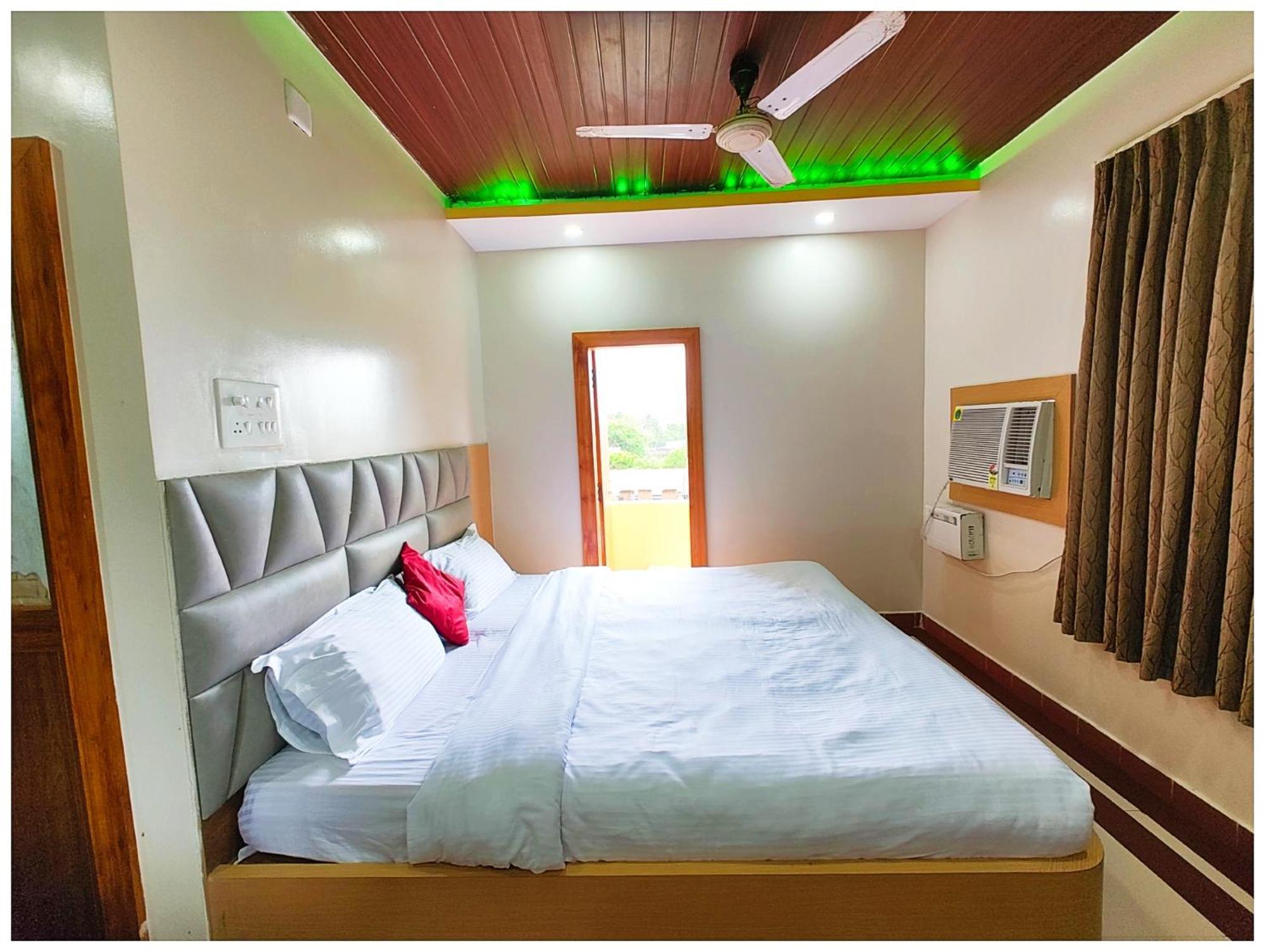 The ! Ashray Near Swargadwar Golden - Lift - Restaurant And Parking Available - Fully Air Conditioning -